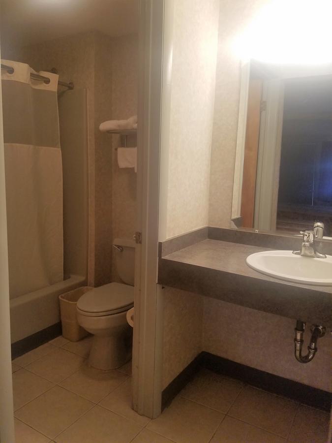 Travelers Lodge - thumb 17