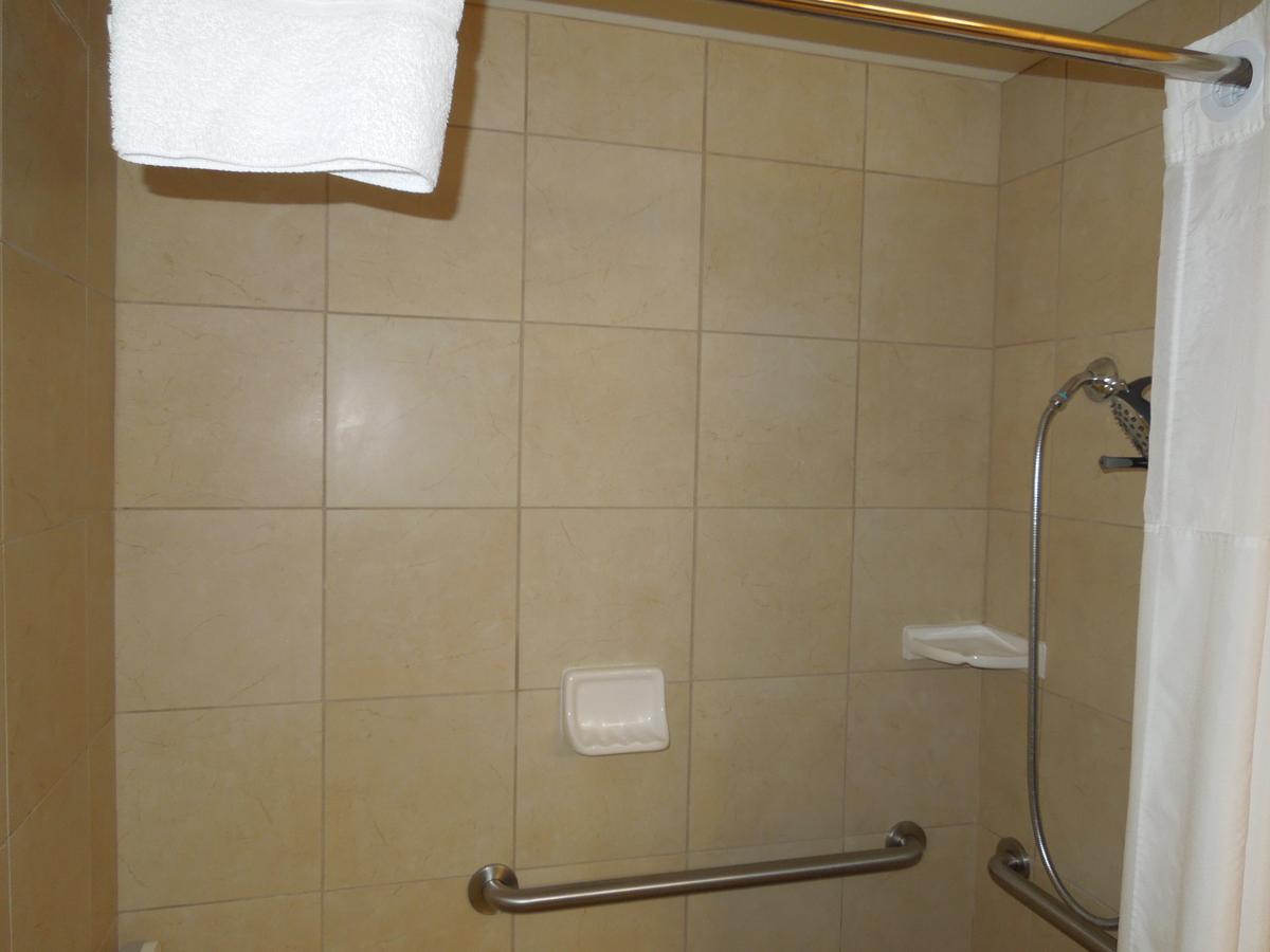 Country Inn & Suites By Radisson, Buffalo South I-90, NY - thumb 26