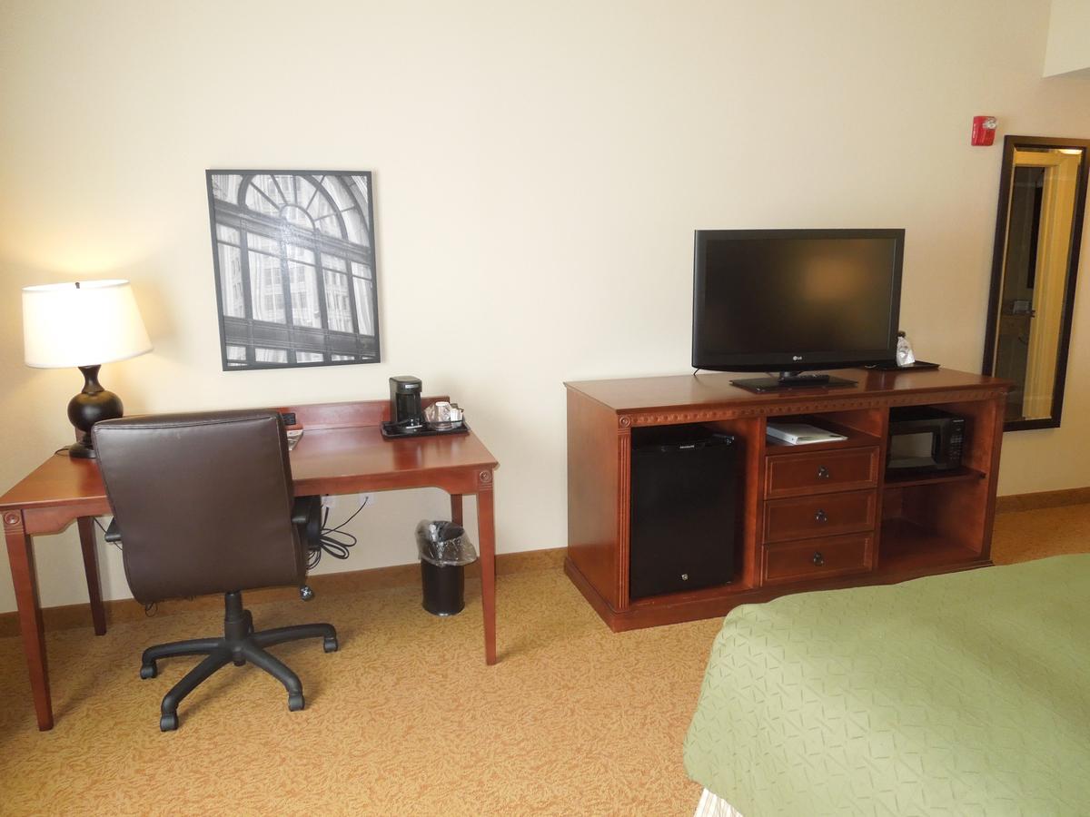 Country Inn & Suites By Radisson, Buffalo South I-90, NY - thumb 28