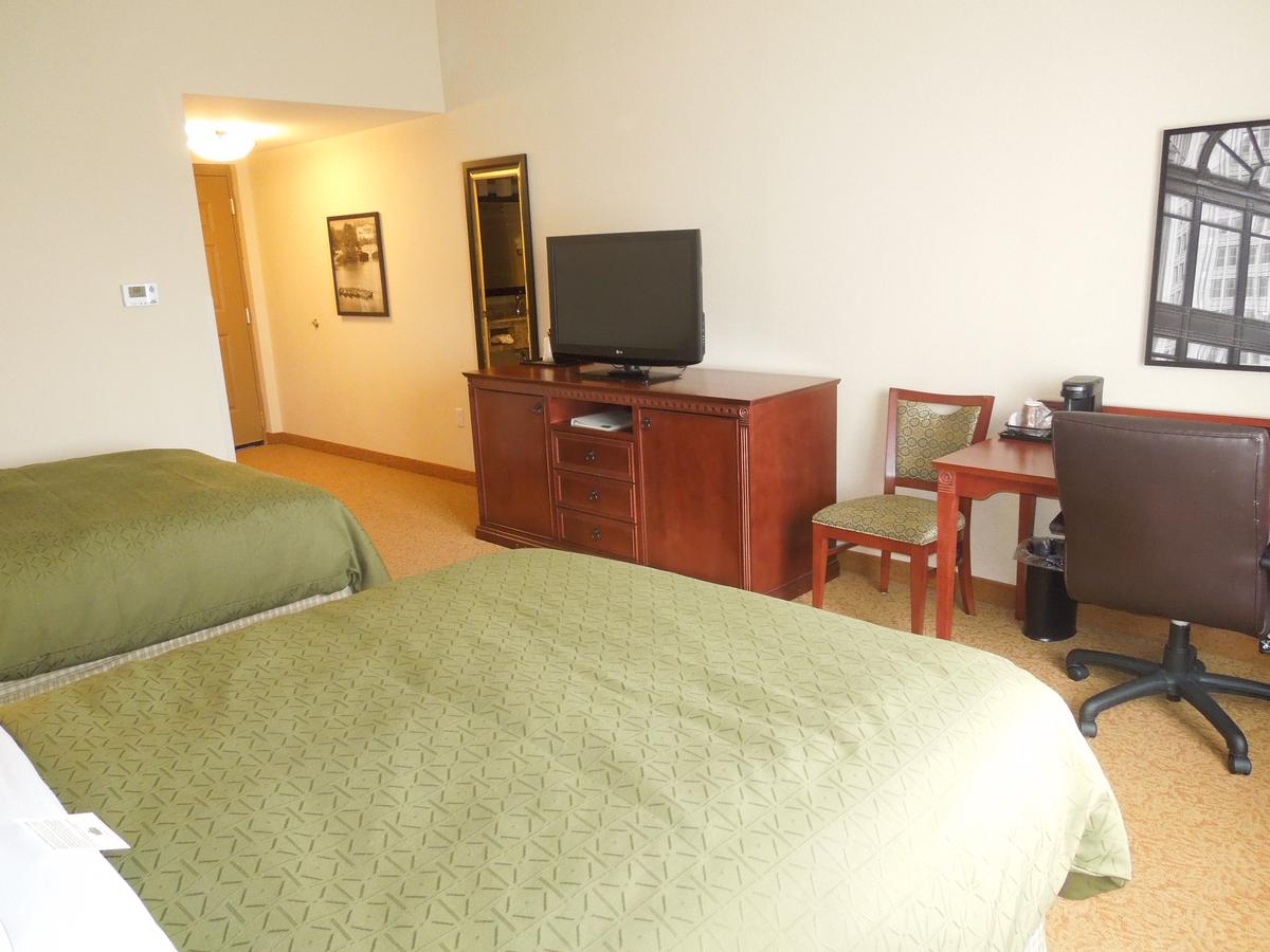 Country Inn & Suites By Radisson, Buffalo South I-90, NY - thumb 10