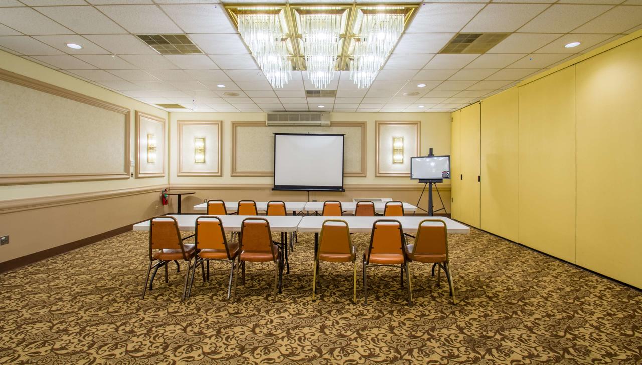 Red Roof Inn Batavia - thumb 18