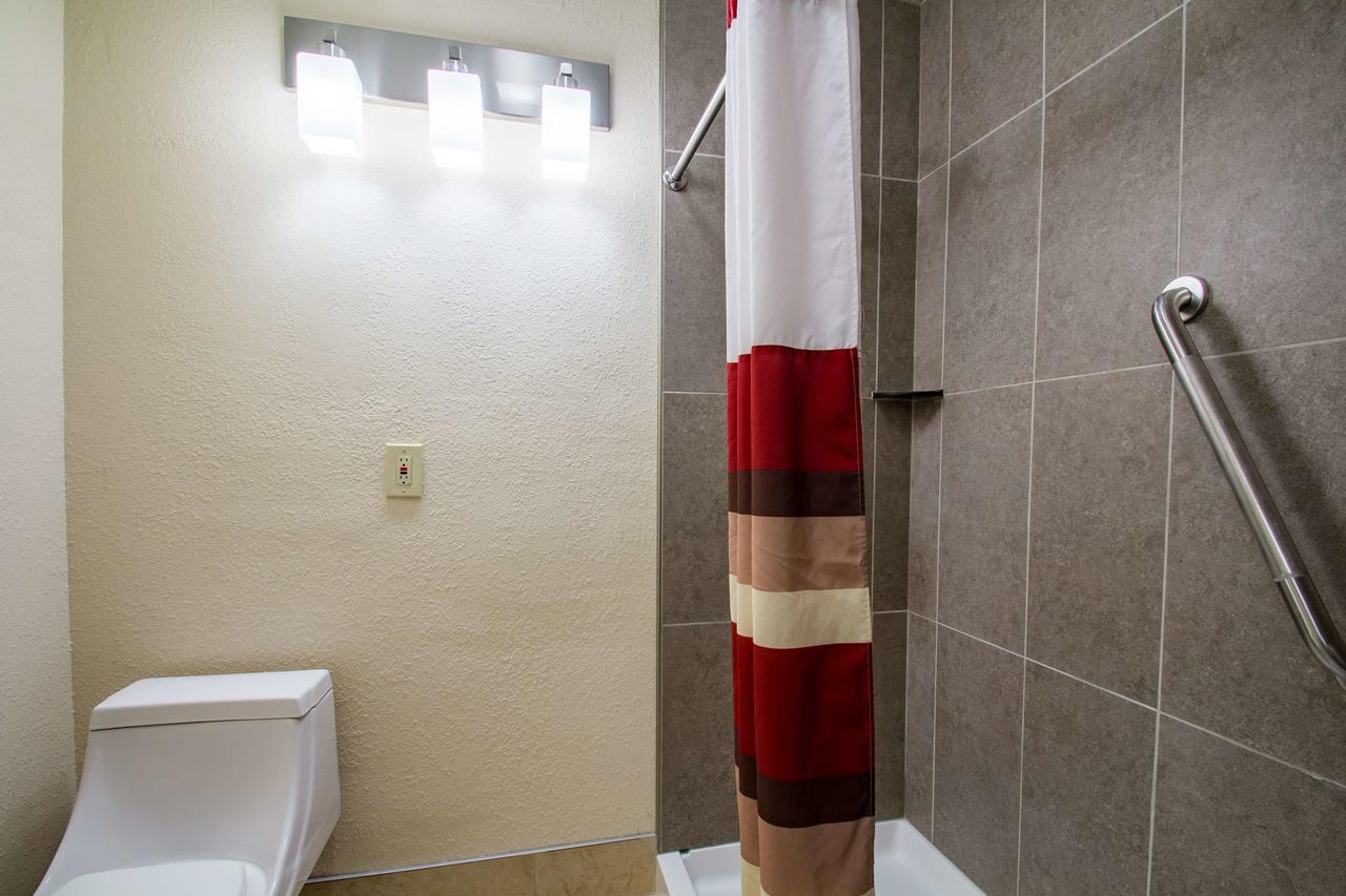 Red Roof Inn Batavia - thumb 19