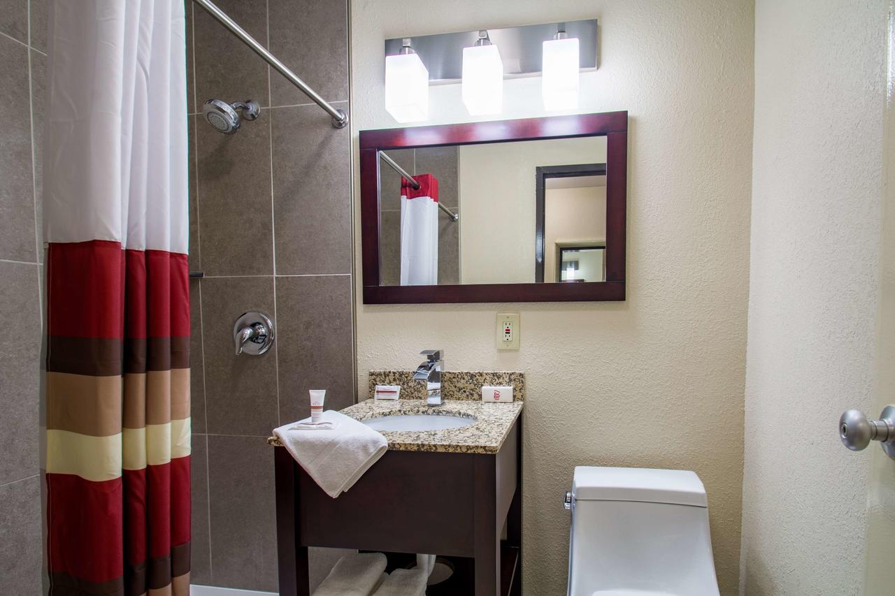 Red Roof Inn Batavia - thumb 11