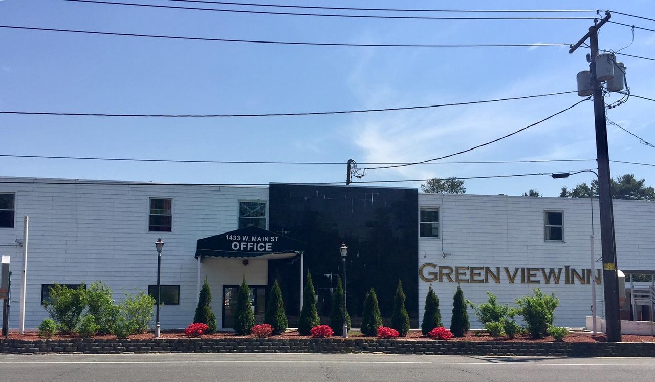 Greenview Inn Riverhead - thumb 1
