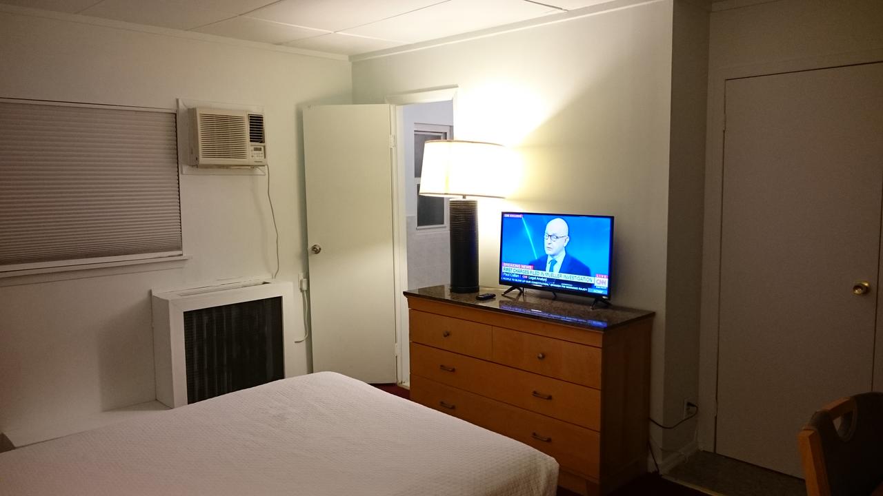 Greenview Inn Riverhead - thumb 29