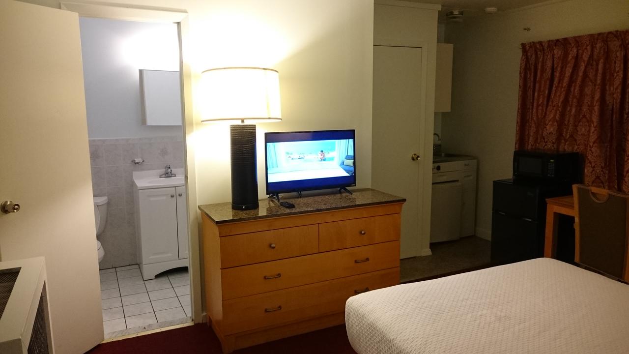 Greenview Inn Riverhead - thumb 25