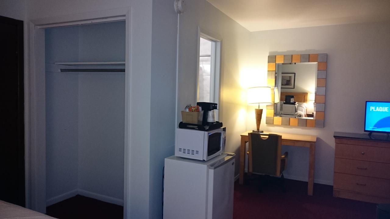 Greenview Inn Riverhead - thumb 16