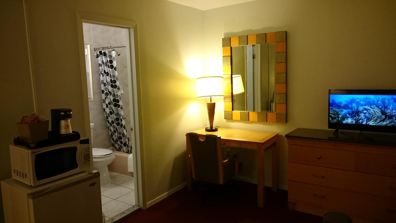 Greenview Inn Riverhead - thumb 14