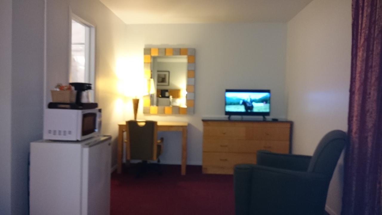 Greenview Inn Riverhead - thumb 15