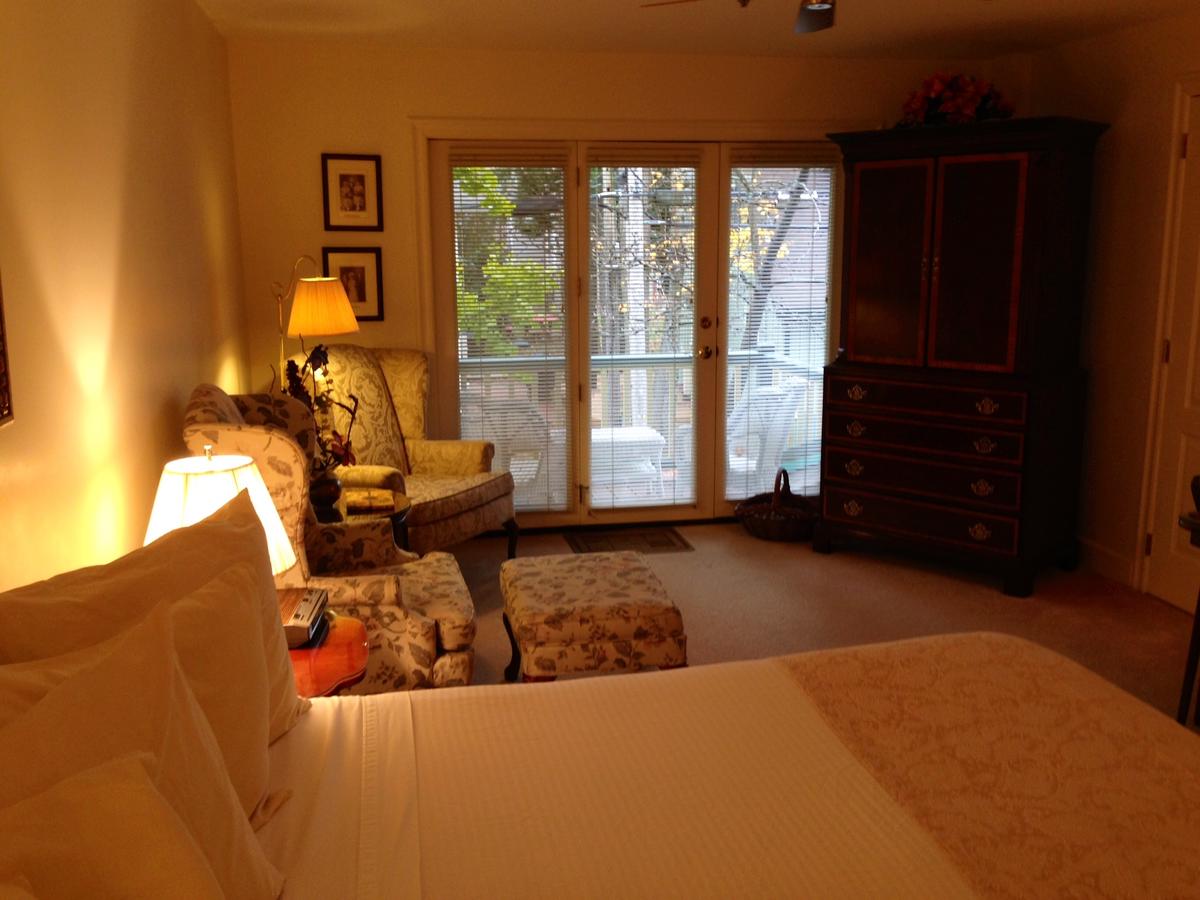 Waterford Suite 216 - thumb 1