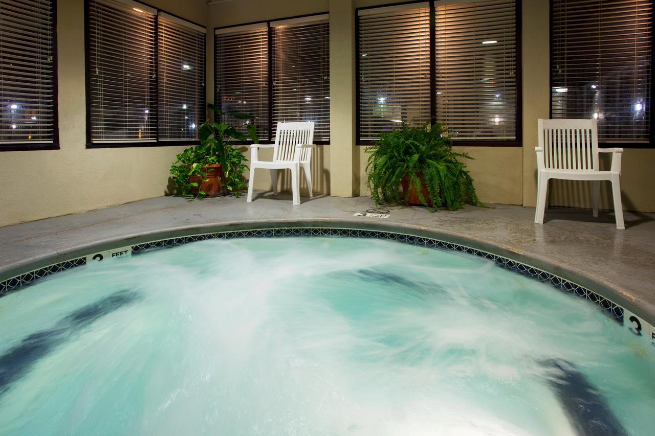 Holiday Inn Buffalo International Airport - thumb 18