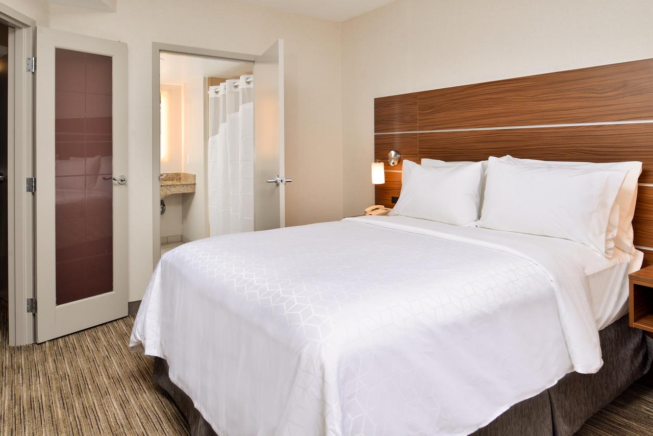 Holiday Inn Express & Suites Buffalo Downtown - thumb 25