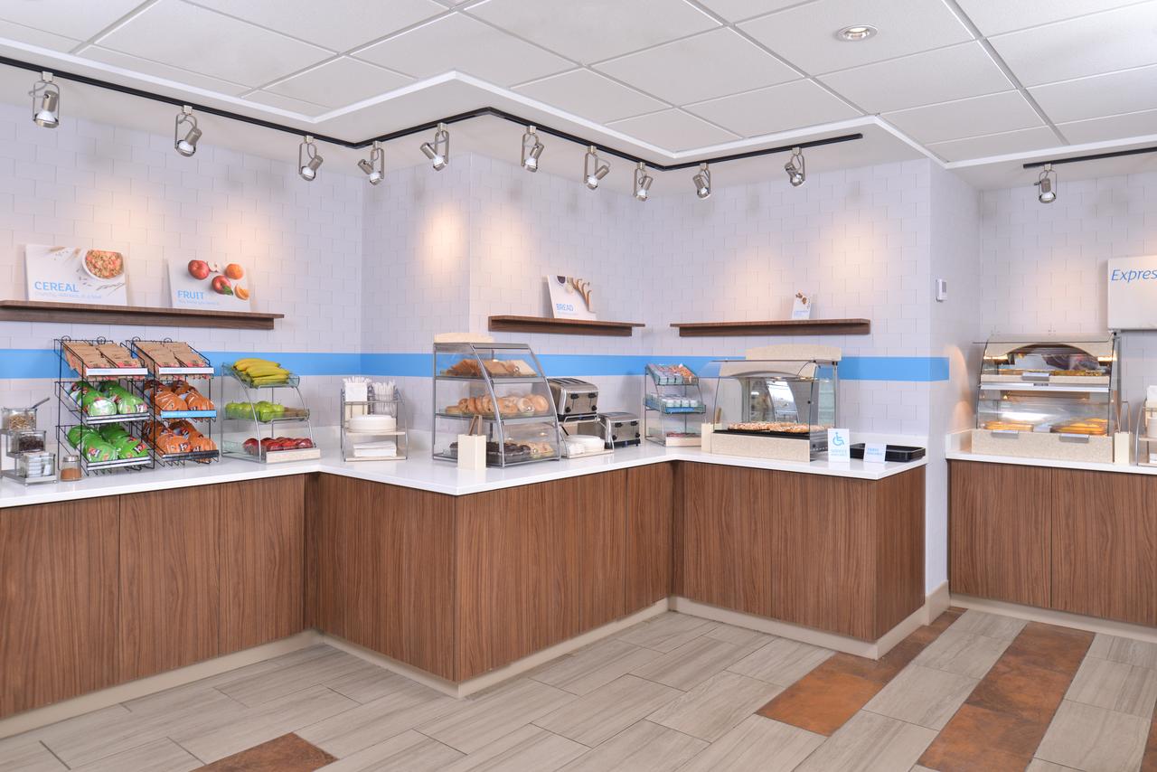 Holiday Inn Express & Suites Buffalo Downtown - thumb 22