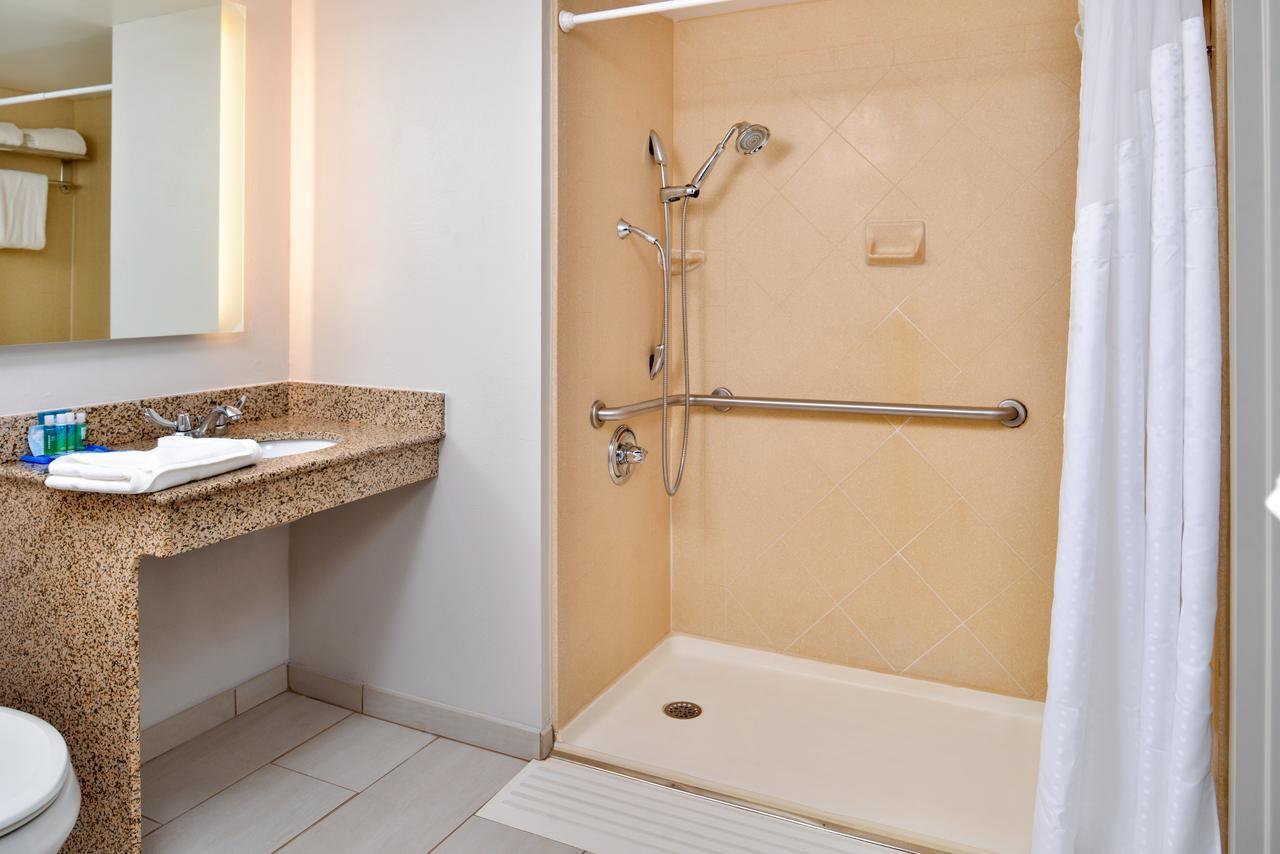 Holiday Inn Express & Suites Buffalo Downtown - thumb 15