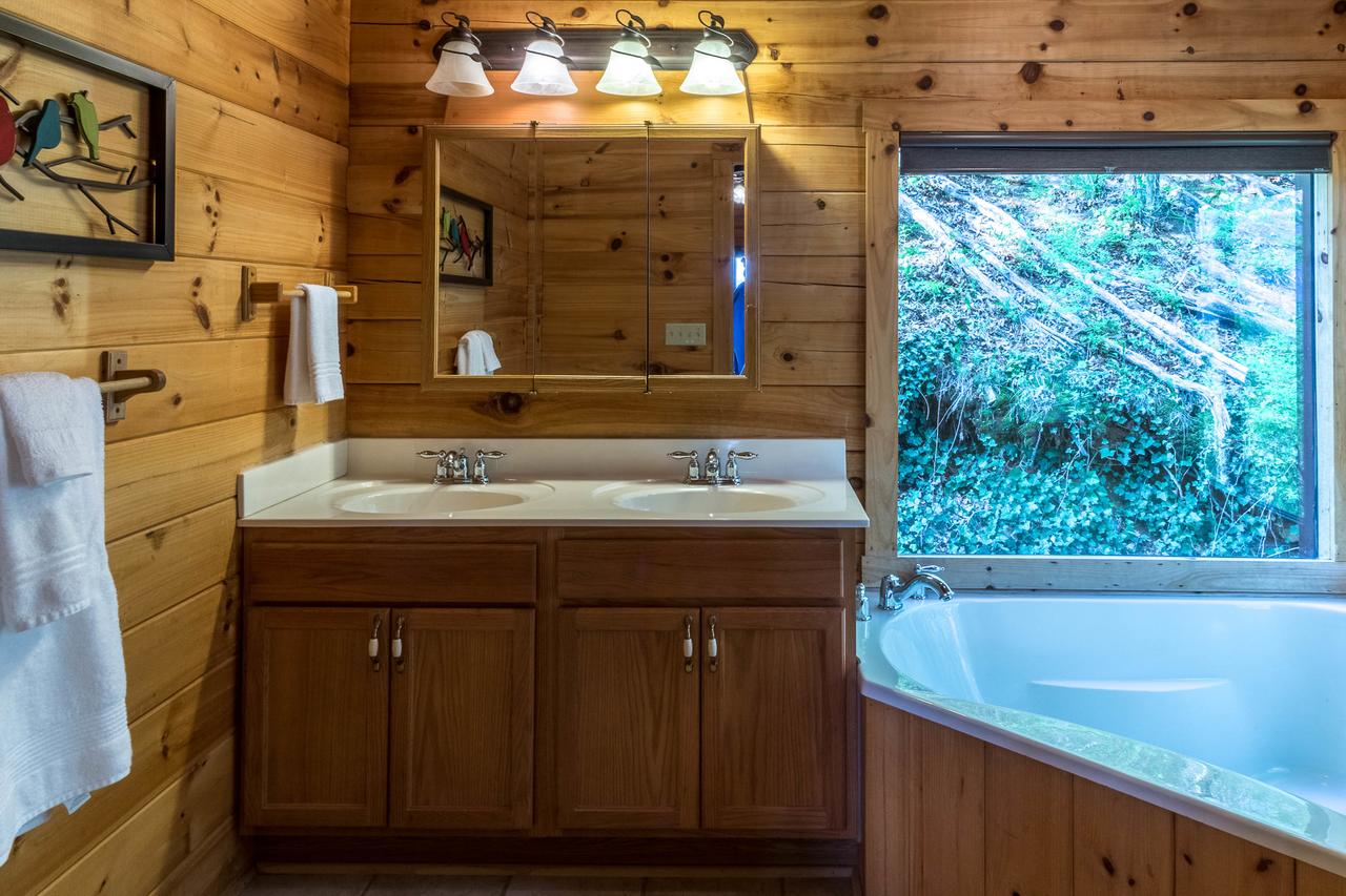 4 Bed 4 Bath Vacation Home In Sylva I - thumb 13