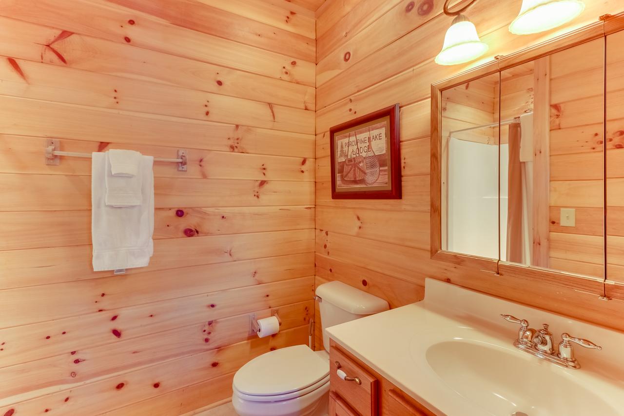 4 Bed 4 Bath Vacation Home In Sylva - thumb 30