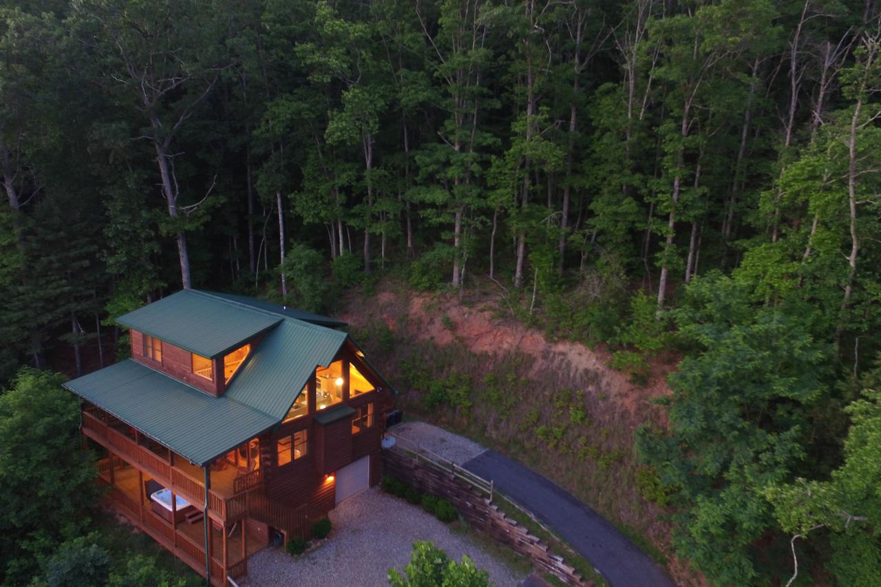 4 Bed 4 Bath Vacation Home In Sylva - thumb 40