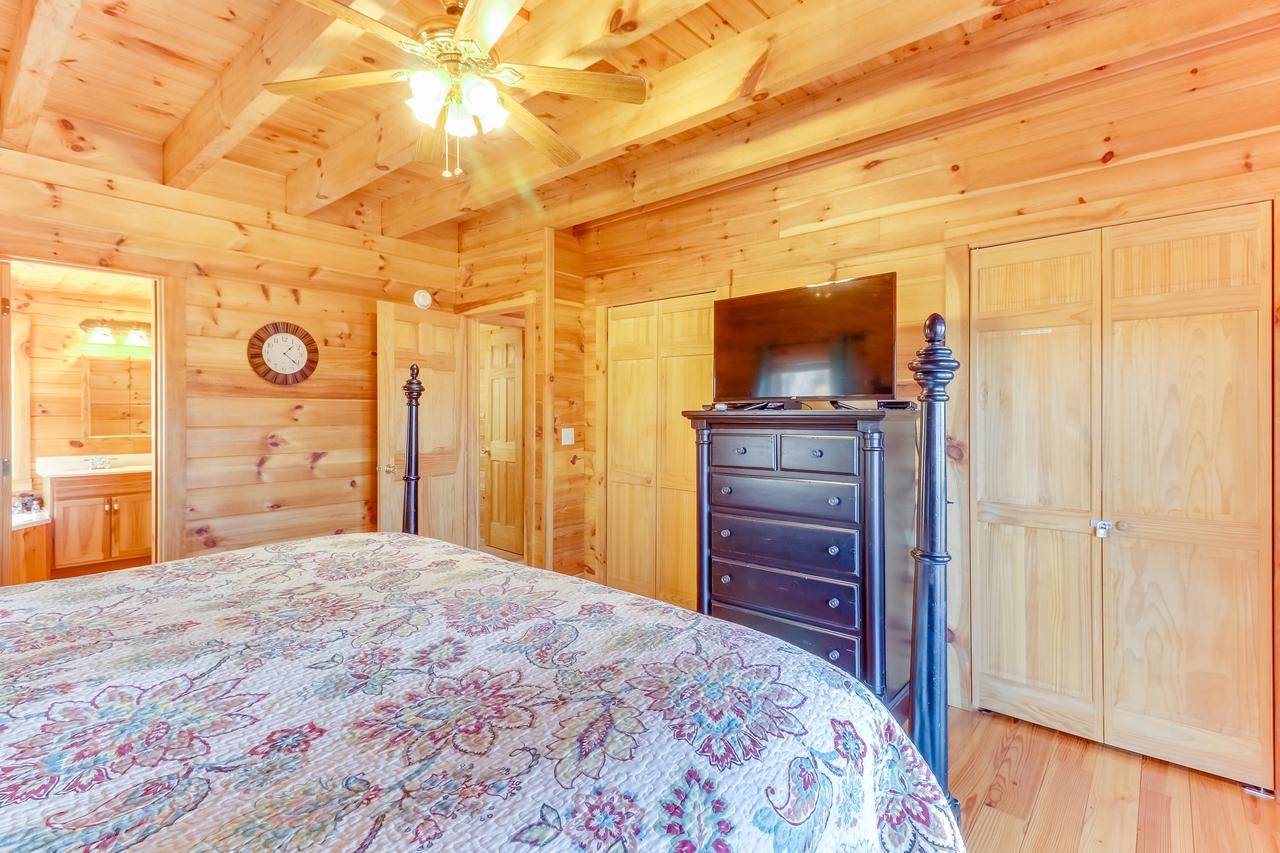 4 Bed 4 Bath Vacation Home In Sylva - thumb 18