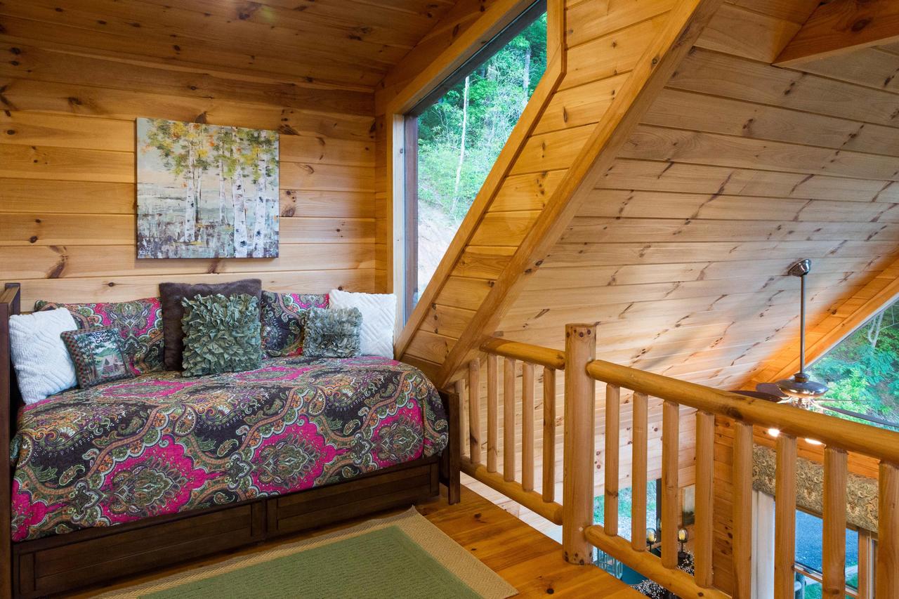 4 Bed 4 Bath Vacation Home In Sylva - thumb 31