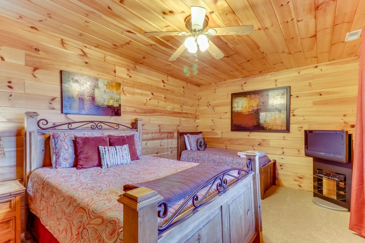4 Bed 4 Bath Vacation Home In Sylva - thumb 28