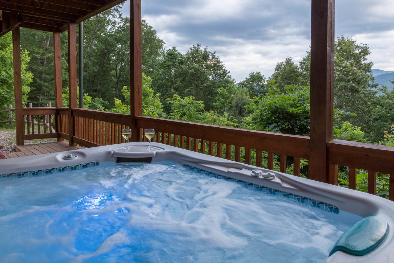 4 Bed 4 Bath Vacation Home In Sylva - thumb 1