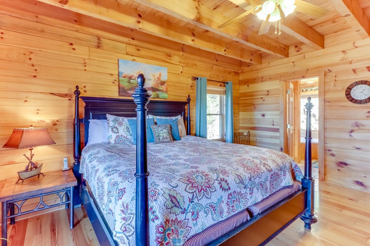 4 Bed 4 Bath Vacation Home In Sylva - thumb 19