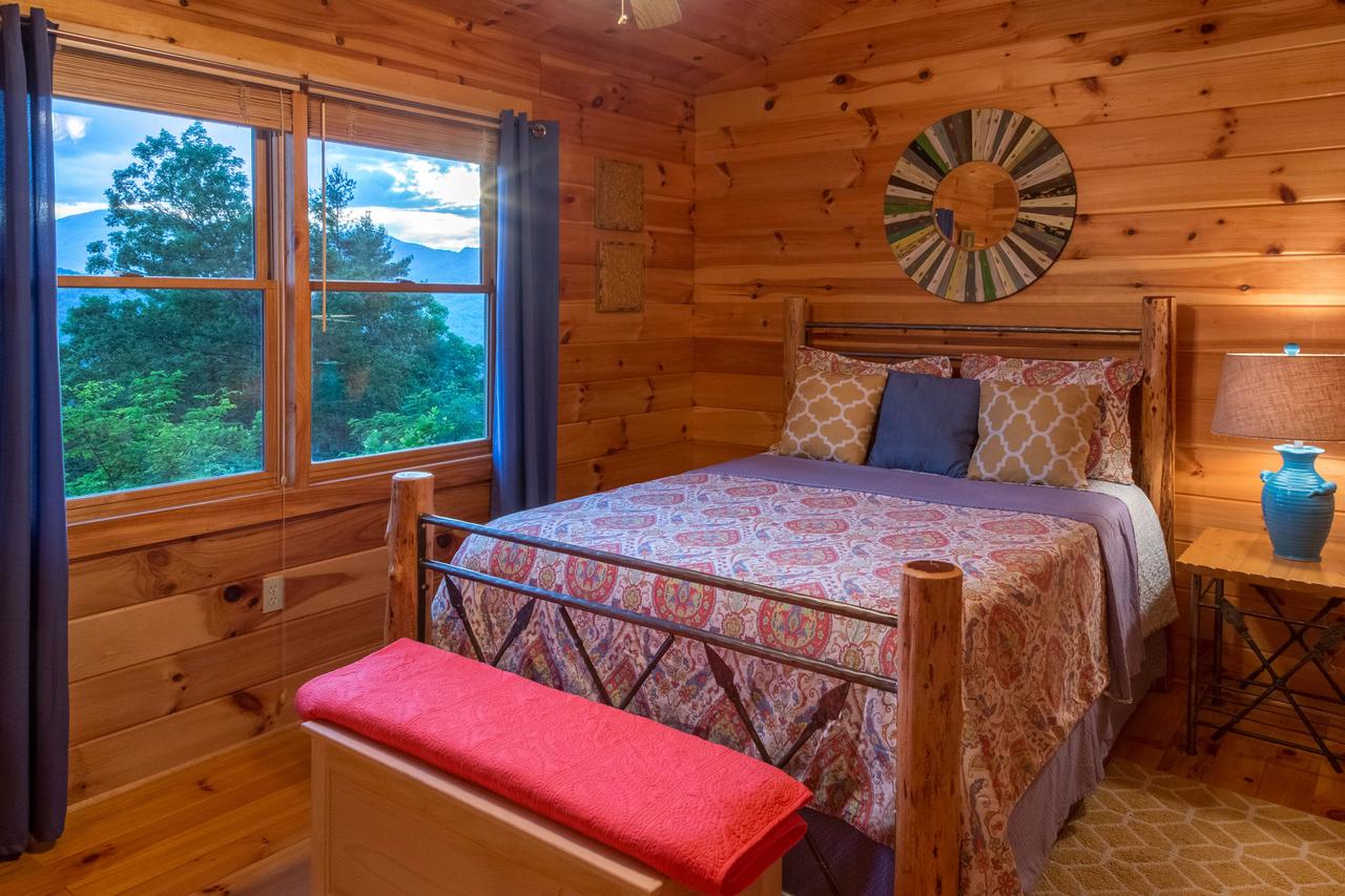4 Bed 4 Bath Vacation Home In Sylva - thumb 22