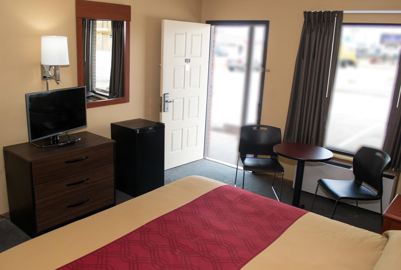 Econo Lodge North Sandusky - thumb 2