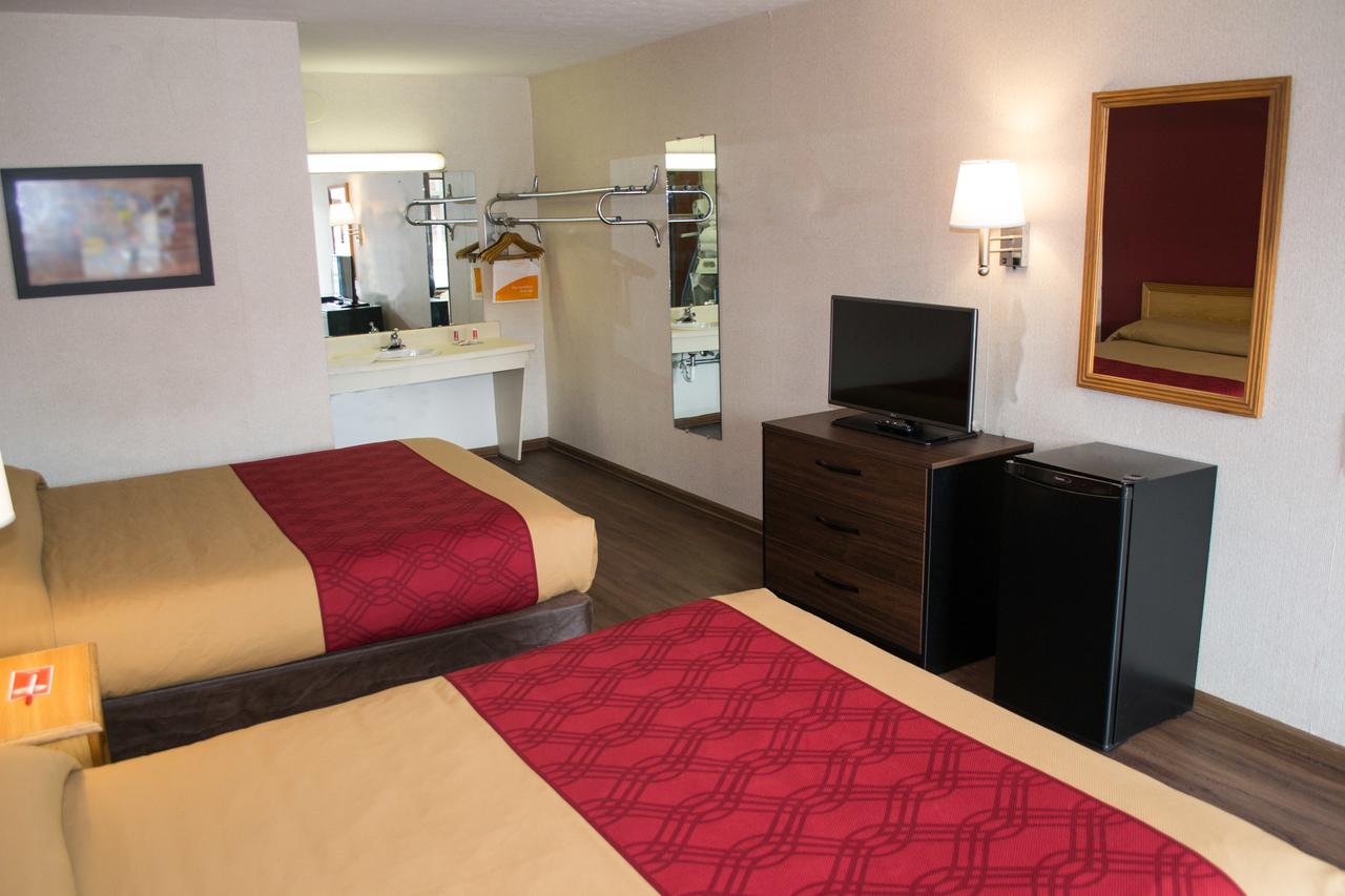 Econo Lodge North Sandusky - thumb 10
