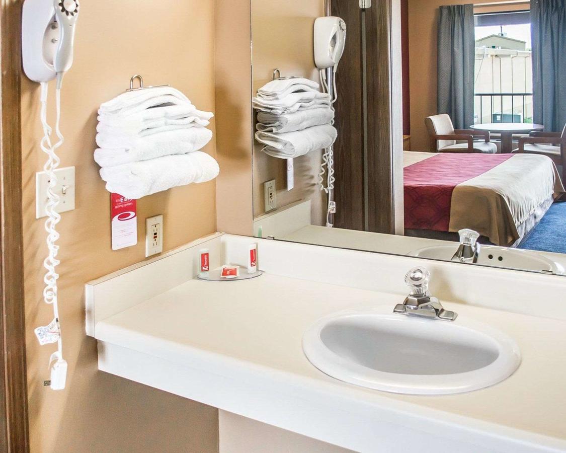 Econo Lodge North Sandusky - thumb 26