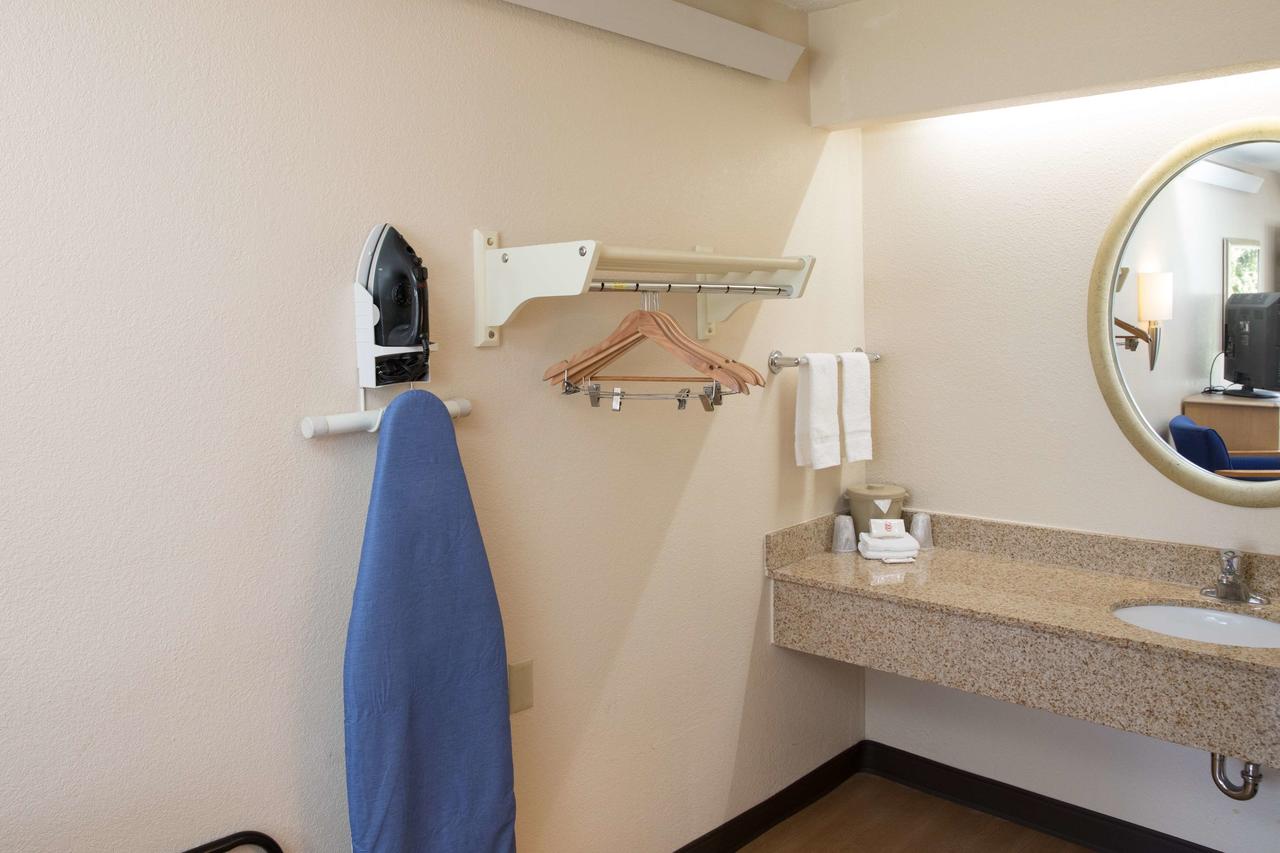 Red Roof Inn Cincinnati Northeast - Blue Ash - thumb 11