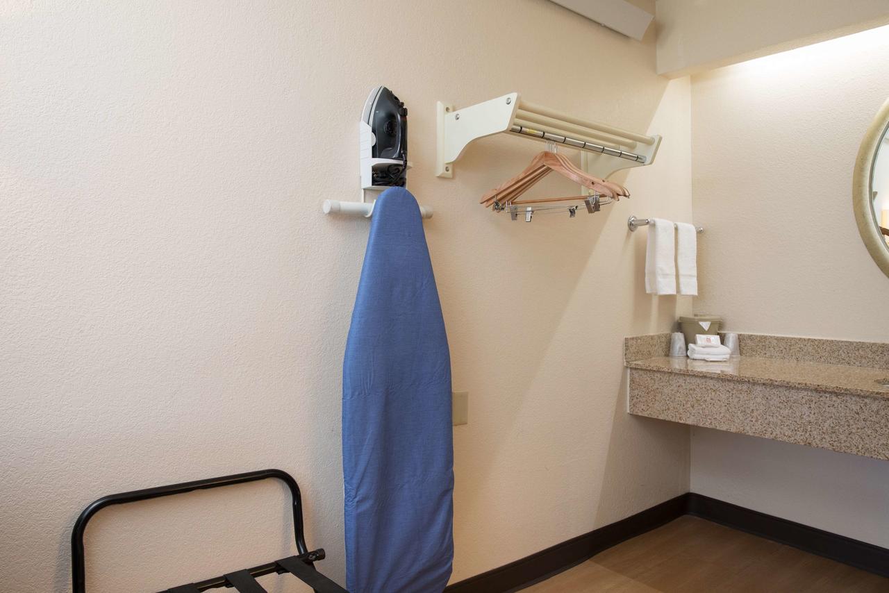 Red Roof Inn Cincinnati Northeast - Blue Ash - thumb 16