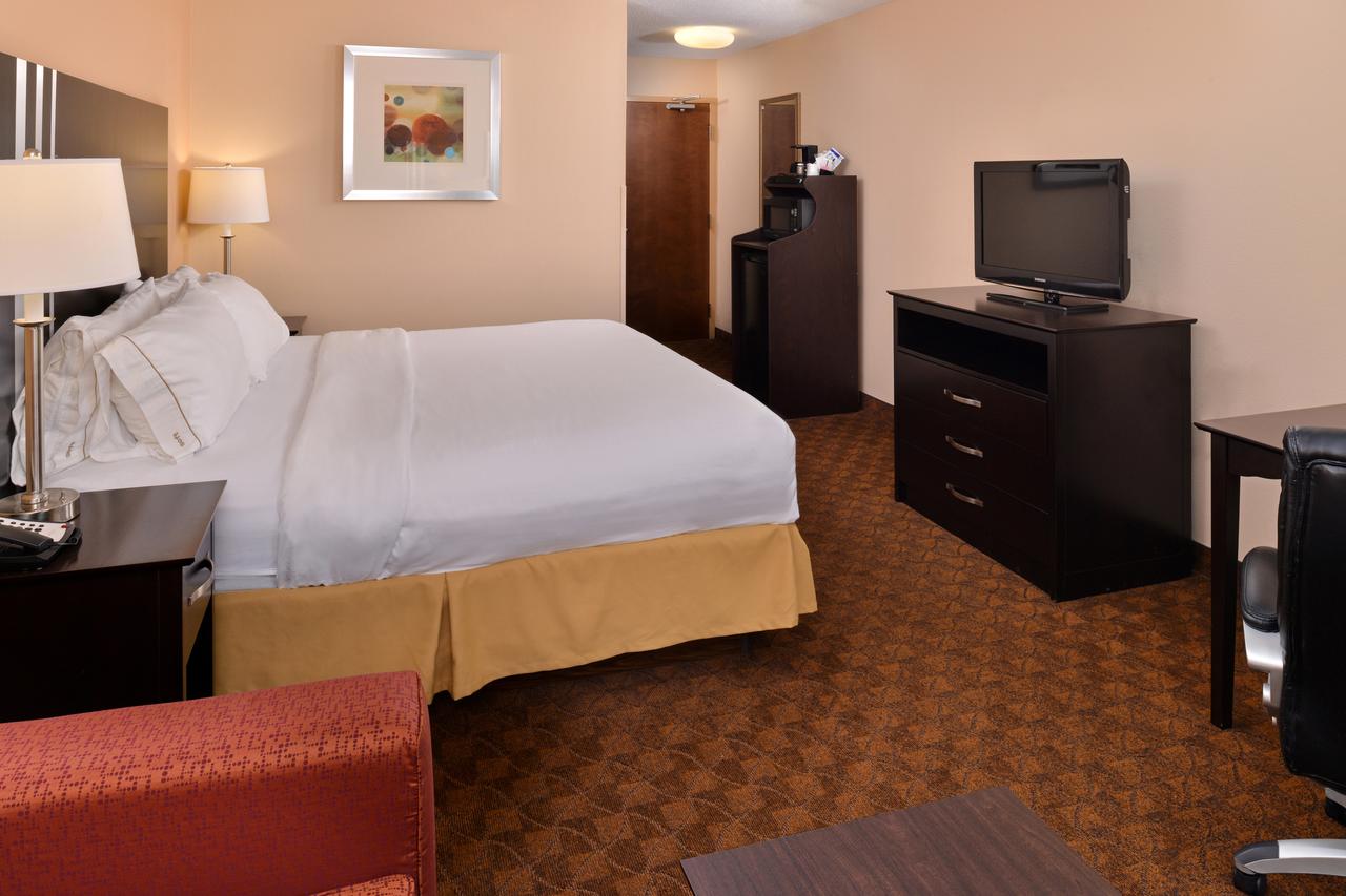 Holiday Inn Express Hotel & Suites Cincinnati-Blue Ash - thumb 3