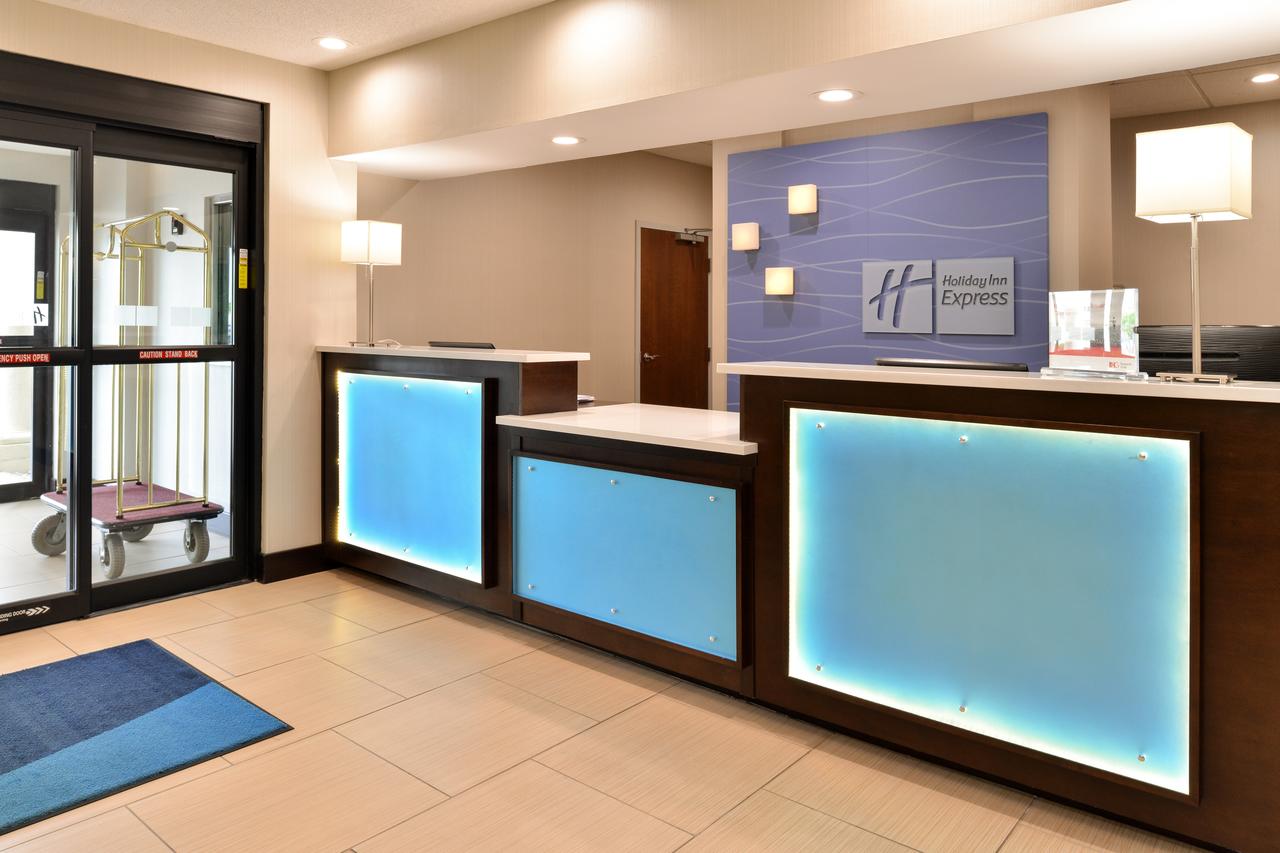 Holiday Inn Express Hotel & Suites Cincinnati-Blue Ash - thumb 10