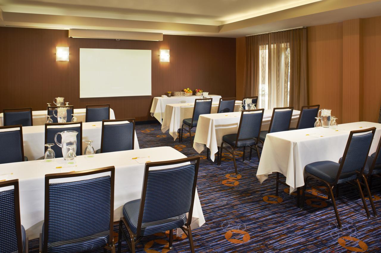 Courtyard Cleveland Airport North - thumb 6