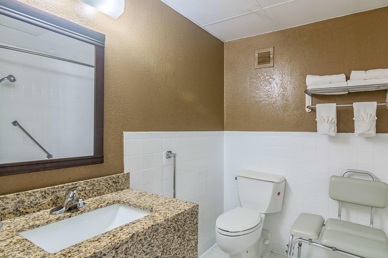 Quality Inn Shawnee - thumb 22