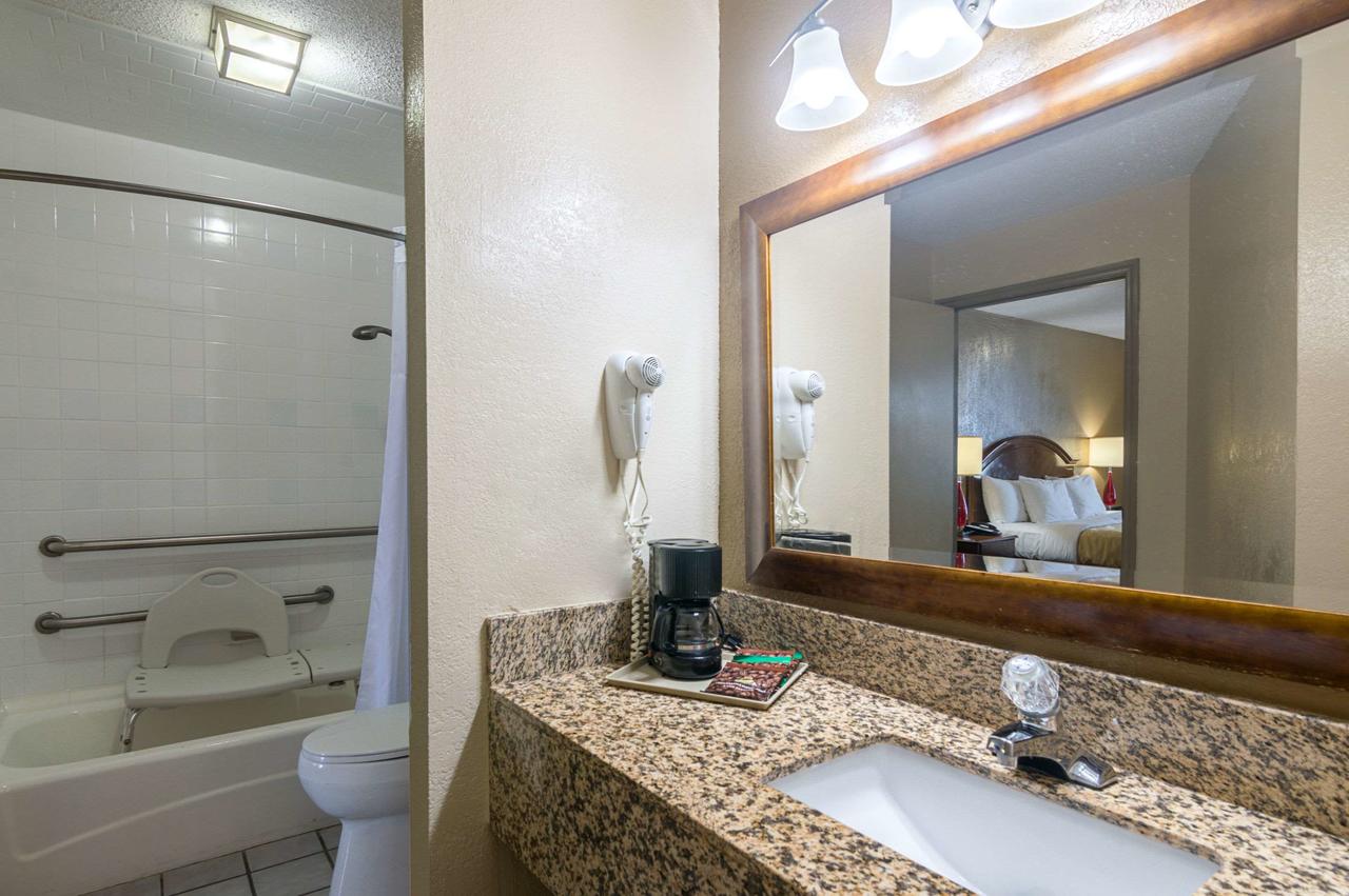 Quality Inn Shawnee - thumb 29