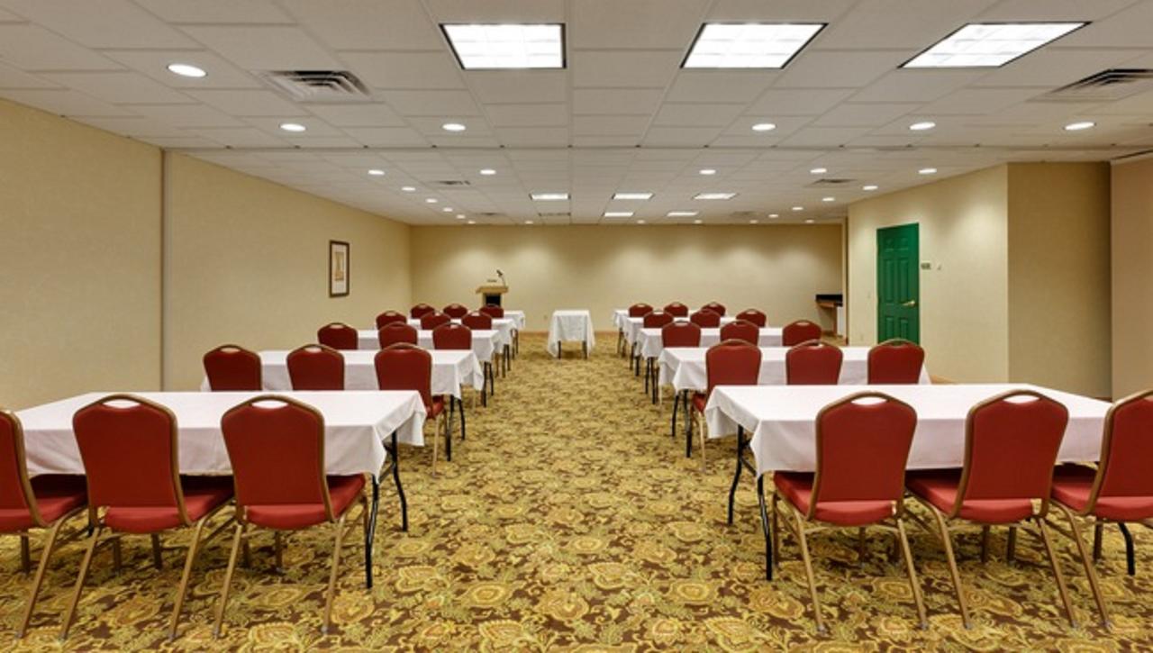 Country Inn & Suites By Radisson, Harrisburg At Union Deposit Road, PA - thumb 10