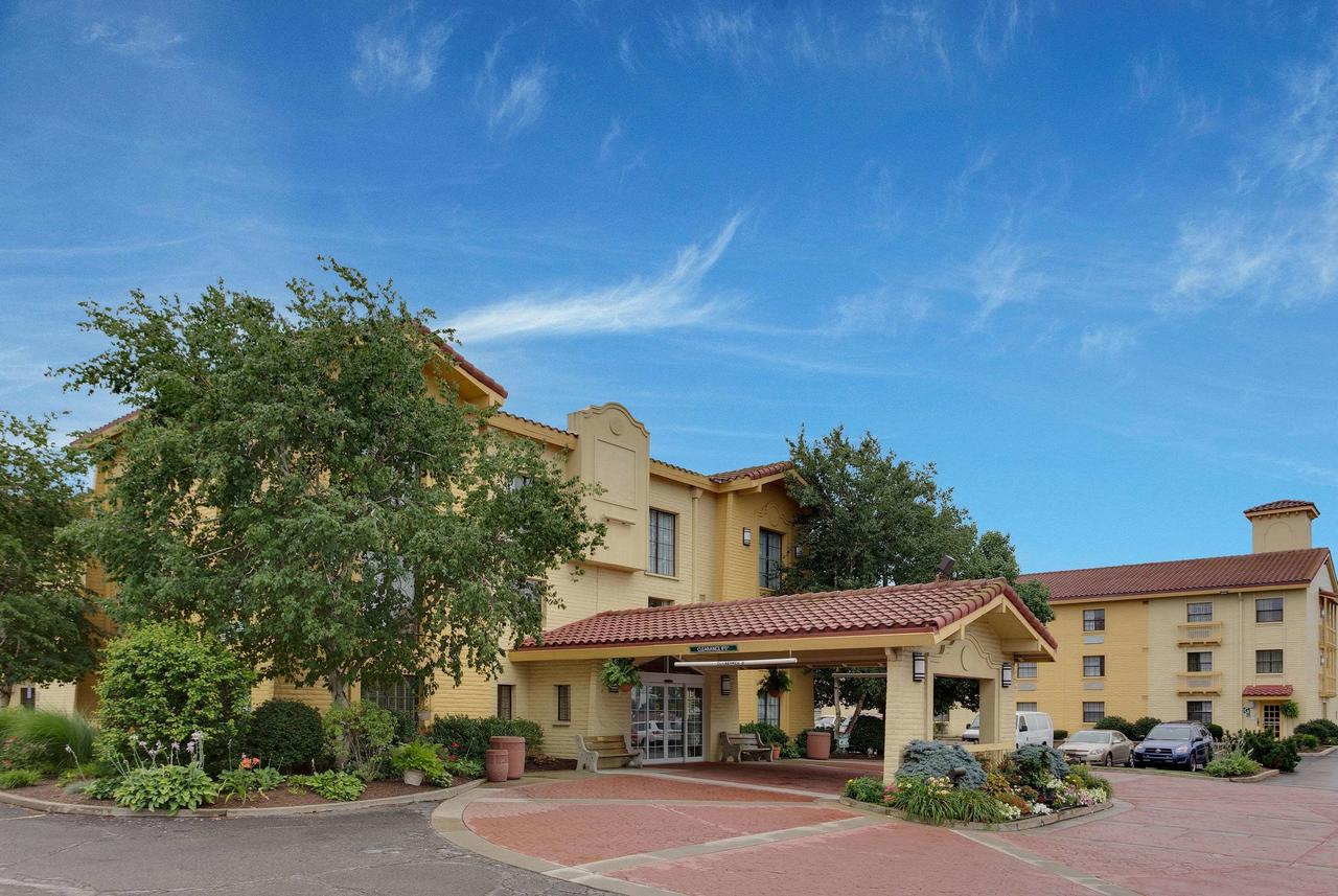 La Quinta Inn By Wyndham Pittsburgh Airport - thumb 4
