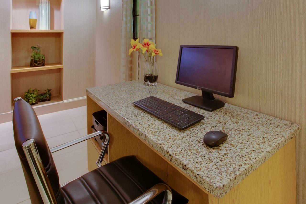 La Quinta Inn By Wyndham Pittsburgh Airport - thumb 20