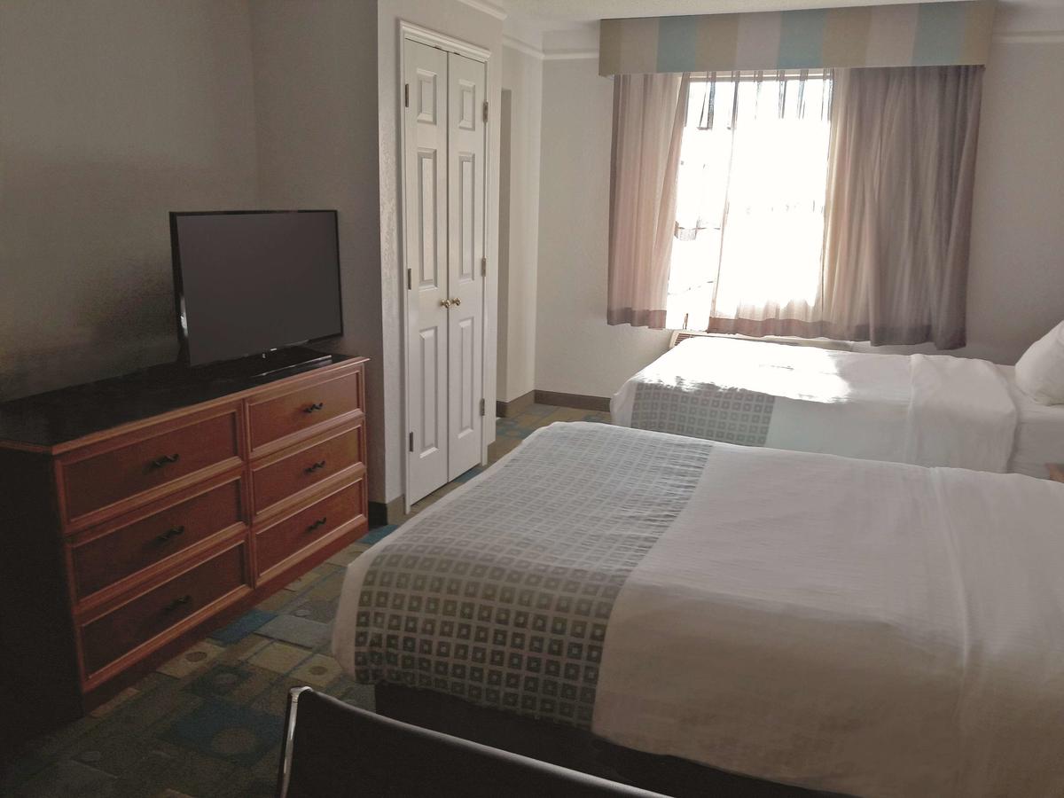 La Quinta Inn By Wyndham Pittsburgh Airport - thumb 7