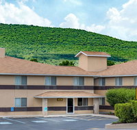 Super 8 by Wyndham Burnham/Lewistown - Accommodation Los Angeles