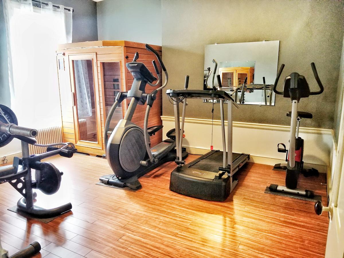 The Sun-Splashed City Suite + Parking + Breakfast - thumb 10