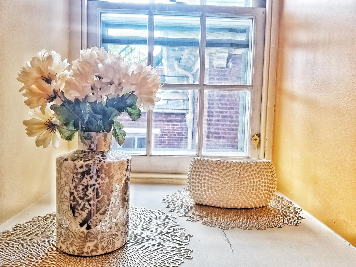 The Sun-Splashed City Suite + Parking + Breakfast - thumb 12