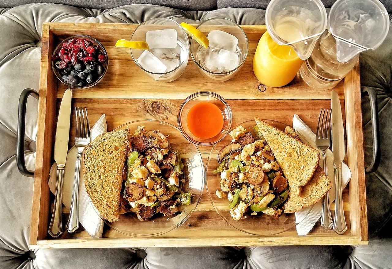 The Sun-Splashed City Suite + Parking + Breakfast - thumb 11