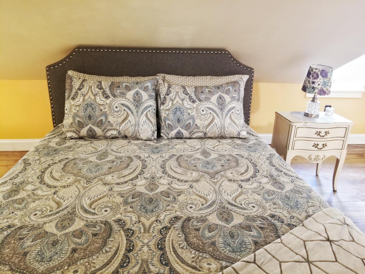 The Sun-Splashed City Suite + Parking + Breakfast - thumb 1