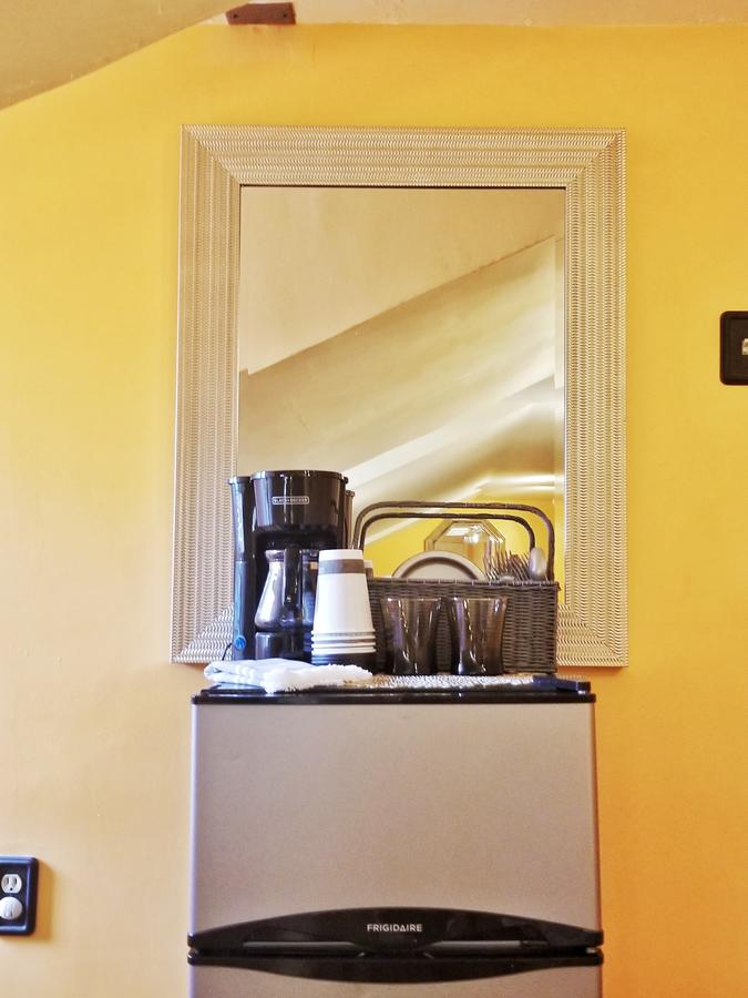 The Sun-Splashed City Suite + Parking + Breakfast - thumb 13