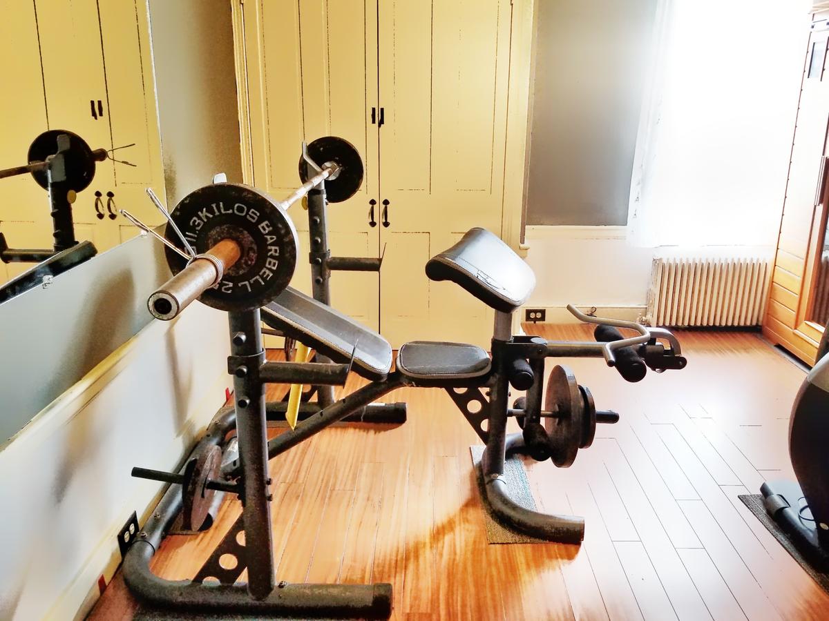 The Sun-Splashed City Suite + Parking + Breakfast - thumb 5