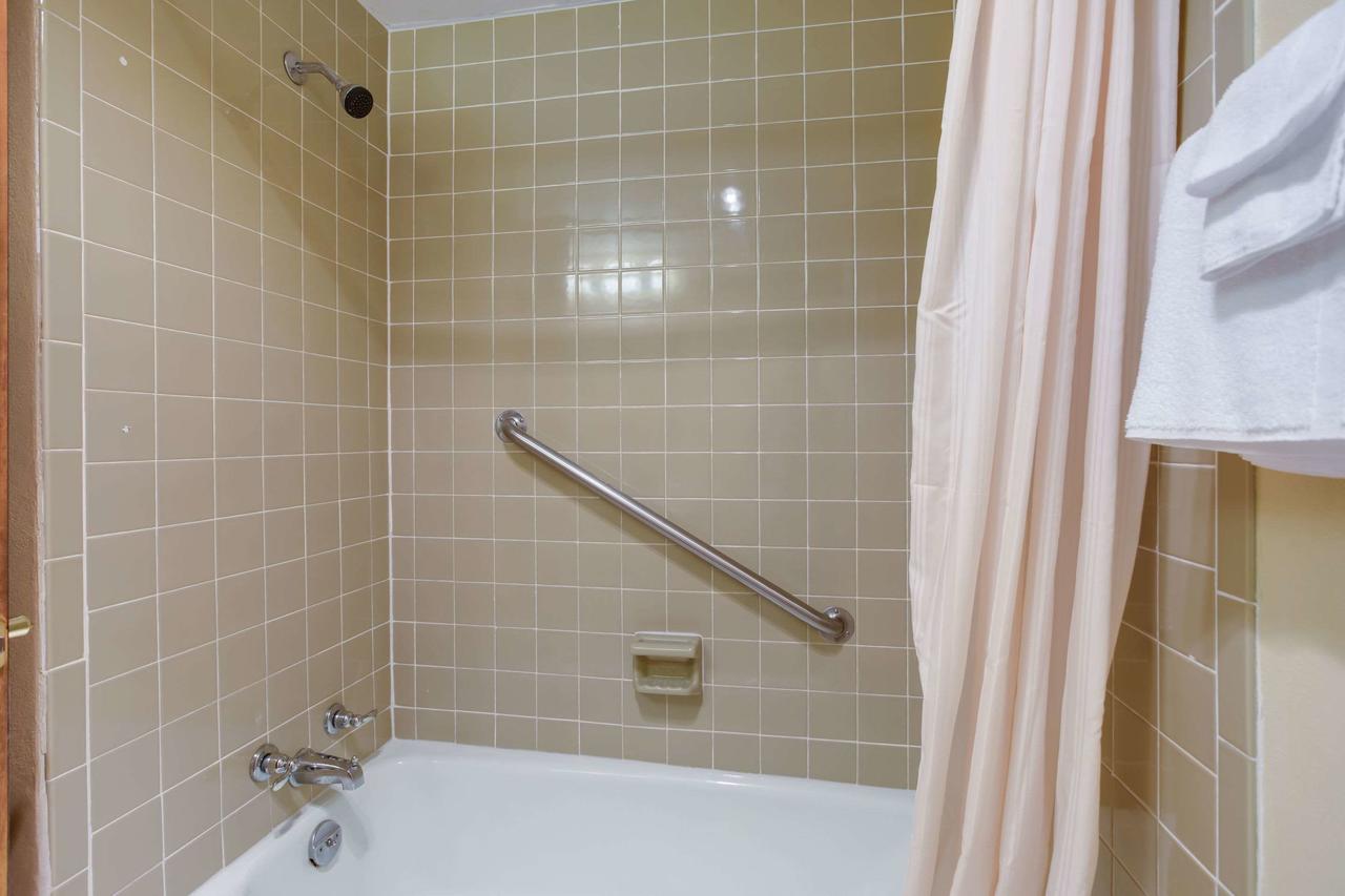 Rodeway Inn Clearfield - thumb 12