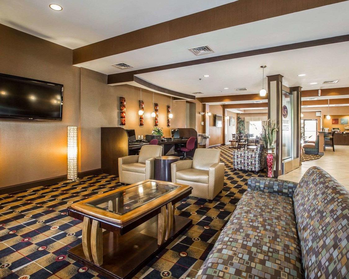 Comfort Suites At WestGate Mall - thumb 14